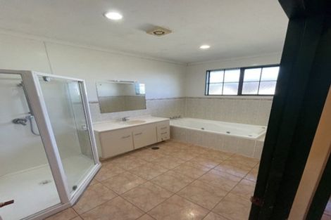 Photo of property in 9 Vinograd Drive, Te Atatu Peninsula, Auckland, 0610