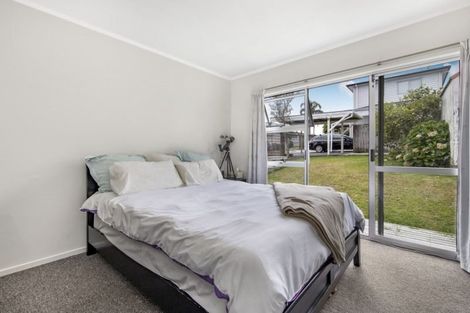 Photo of property in 23 Luckens Road, West Harbour, Auckland, 0618