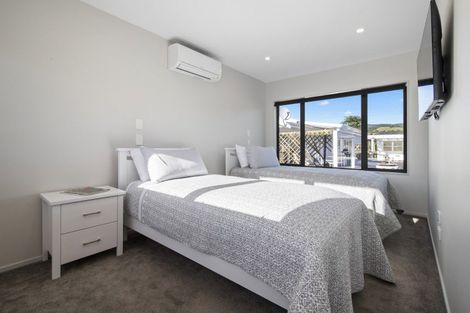 Photo of property in 25 Kawakawa Bay Coast Road, Kawakawa Bay, Papakura, 2585