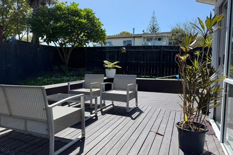 Photo of property in 2 Hanui Place, Massey, Auckland, 0614