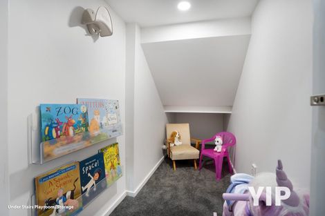 Photo of property in 140 Woodman Drive, Tawa, Wellington, 5028