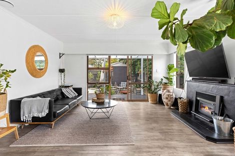 Photo of property in 1 Mahupuku Street, Greytown, 5712