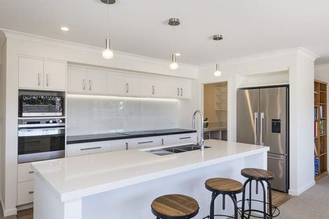 Photo of property in 2 Hydrangea Lane, Milson, Palmerston North, 4414