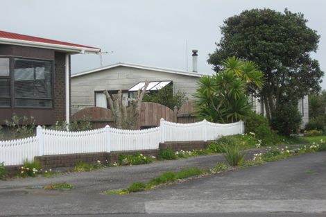 Photo of property in 6a Mallinder Place, Oakura, 4314