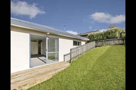 Photo of property in 25 Quincey Place, Massey, Auckland, 0614