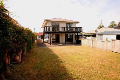 Photo of property in 42 Roberts Road, Te Atatu South, Auckland, 0610