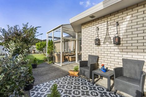Photo of property in 11 Gendo Avenue, Henderson, Auckland, 0612