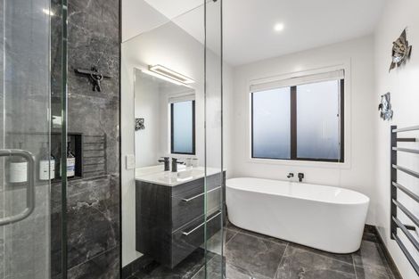 Photo of property in 7 Tahi Street, Albert Town, Wanaka, 9305