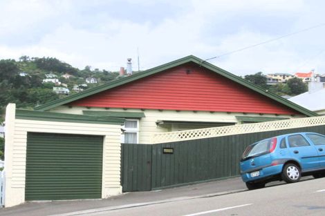 Photo of property in 25 Eden Street, Island Bay, Wellington, 6023