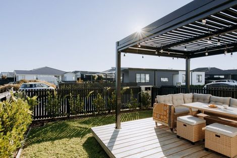 Photo of property in 2 Julie Lane, Papamoa, 3118