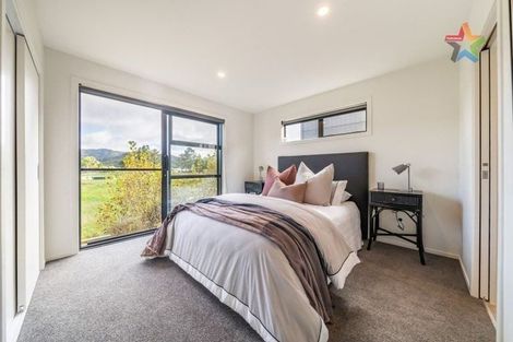 Photo of property in 25 Te Ara O Papatahi, Wainuiomata, Lower Hutt, 5014
