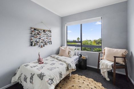 Photo of property in 8 Forsythe Place, Massey, Auckland, 0614