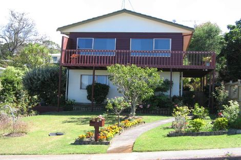 Photo of property in 1/7 Dunraven Place, Torbay, Auckland, 0630