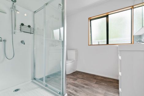 Photo of property in 2a Parklands Avenue, Swanson, Auckland, 0612