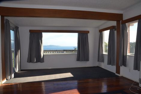 Photo of property in 5 Poto Road, Normandale, Lower Hutt, 5010