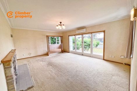 Photo of property in 8 Sherwood Avenue, Te Atatu South, Auckland, 0610