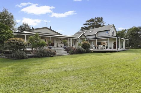 Photo of property in 186 Boord Crescent, Kumeu, 0891