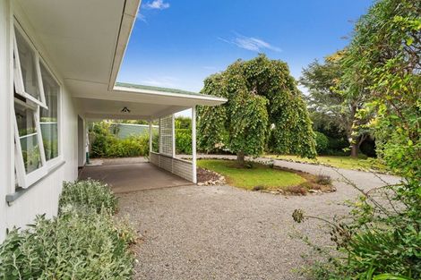 Photo of property in 13 Matenga Street, Waikanae, 5036