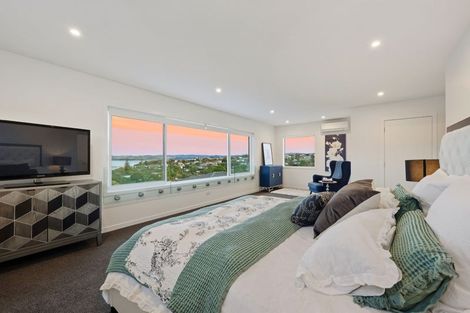 Photo of property in 24 Judkins Crescent, Cockle Bay, Auckland, 2014