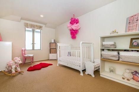 Photo of property in 37 Verdale Circle, Glen Eden, Auckland, 0602