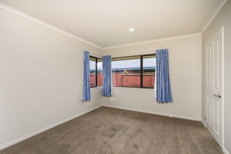 Photo of property in 6 Ron Place, Fitzherbert, Palmerston North, 4410