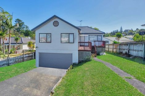Photo of property in 11 Loughanure Place, Massey, Auckland, 0614