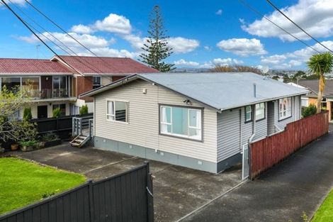 Photo of property in 48 Waimumu Road, Massey, Auckland, 0614