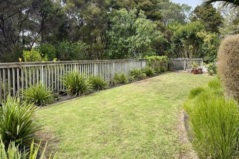 Photo of property in 42 Ravenstone Place, Chatswood, Auckland, 0626