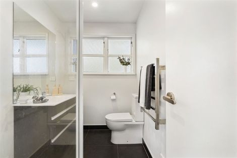 Photo of property in 132 Lancaster Road, Beach Haven, Auckland, 0626