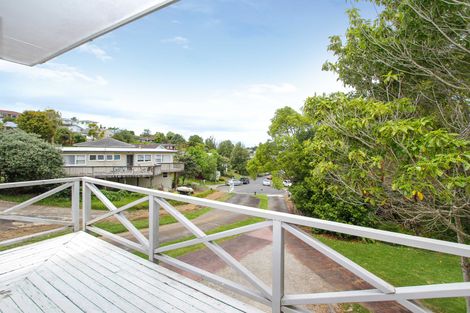 Photo of property in 1/27 Sovereign Place, Glenfield, Auckland, 0629
