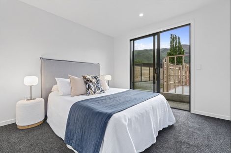 Photo of property in 10 Kamana Rise, Wanaka, 9382