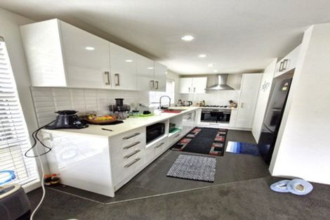 Photo of property in 2/7 Alston Avenue, Kelston, Auckland, 0602