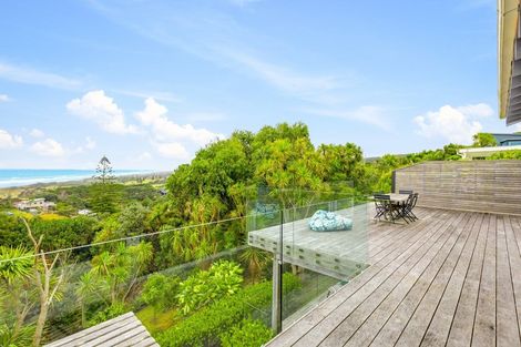 Photo of property in 52 Domain Crescent, Muriwai, Waimauku, 0881