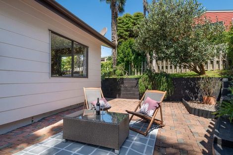 Photo of property in 1/8 Camilla Grove, Totara Vale, Auckland, 0629