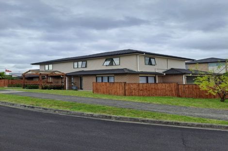 Photo of property in 2 Kirikiri Drive, Papakura, 2110