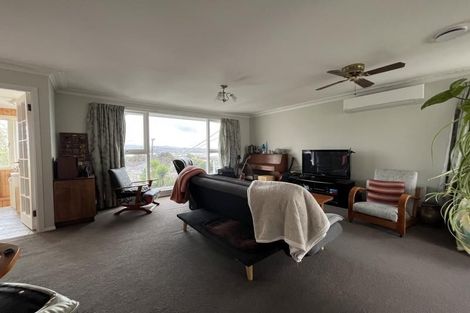 Photo of property in 1 Gaede Terrace, Sunnyvale, Auckland, 0612