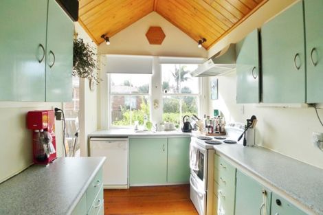 Photo of property in 24 Graham Avenue, Te Atatu Peninsula, Auckland, 0610