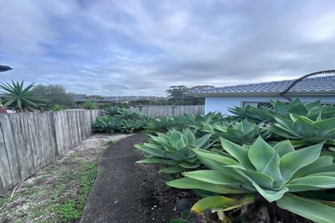 Photo of property in 42 Ballymore Drive, Pinehill, Auckland, 0632