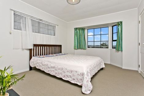 Photo of property in 13 Santiago Crescent, Unsworth Heights, Auckland, 0632