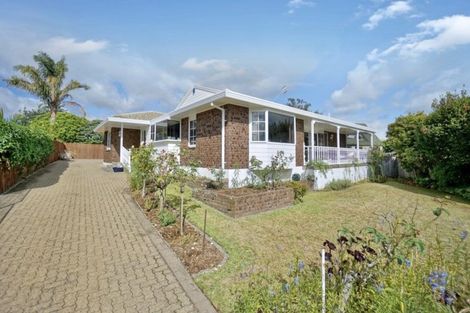 Photo of property in 16 Randell Place, Te Puke, 3119