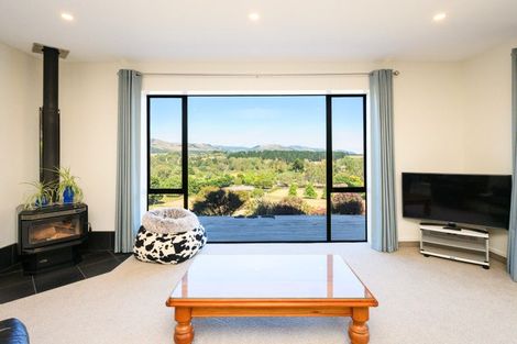 Photo of property in 70 Pacific Drive, Fitzherbert, Palmerston North, 4410