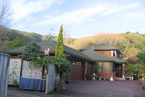 Photo of property in 50a Norton Park Avenue, Fairfield, Lower Hutt, 5011