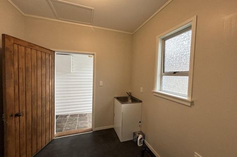 Photo of property in 65 Pendarves Street, New Plymouth, 4310