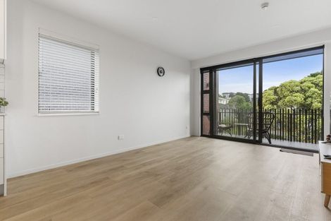 Photo of property in 25 Potter Avenue, Northcote, Auckland, 0627