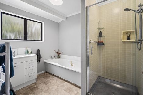 Photo of property in 3 Gladys Place, Kelvin Grove, Palmerston North, 4414