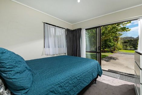 Photo of property in 19-21 Mountain Road, Henderson Valley, Auckland, 0612