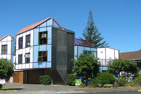 Photo of property in 1/50 Onewa Road, Northcote Point, Auckland, 0627