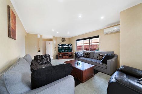 Photo of property in 10 Dainton Place, New Lynn, Auckland, 0600