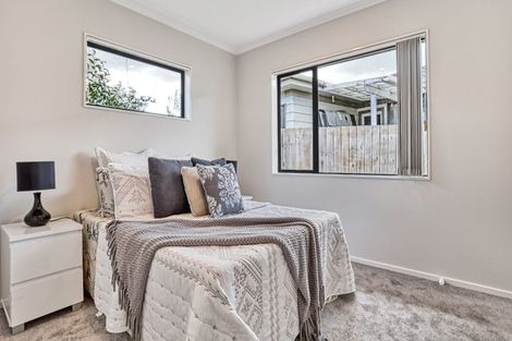 Photo of property in 2 Hamblyn Place, Ranui, Auckland, 0612