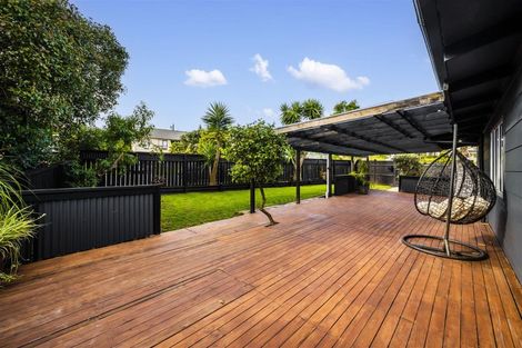Photo of property in 20 Crosby Road, West Harbour, Auckland, 0618